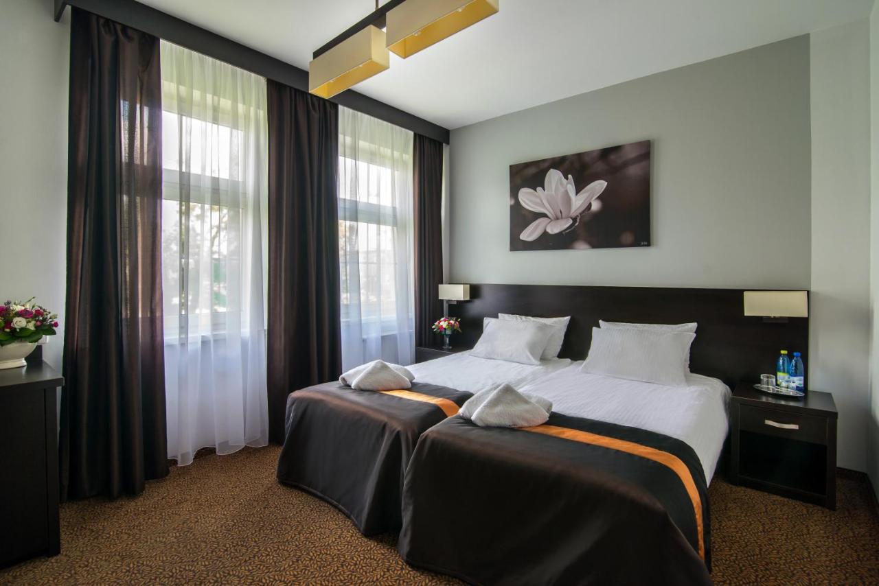 Hotel Bialy Domek Walcz Exterior photo